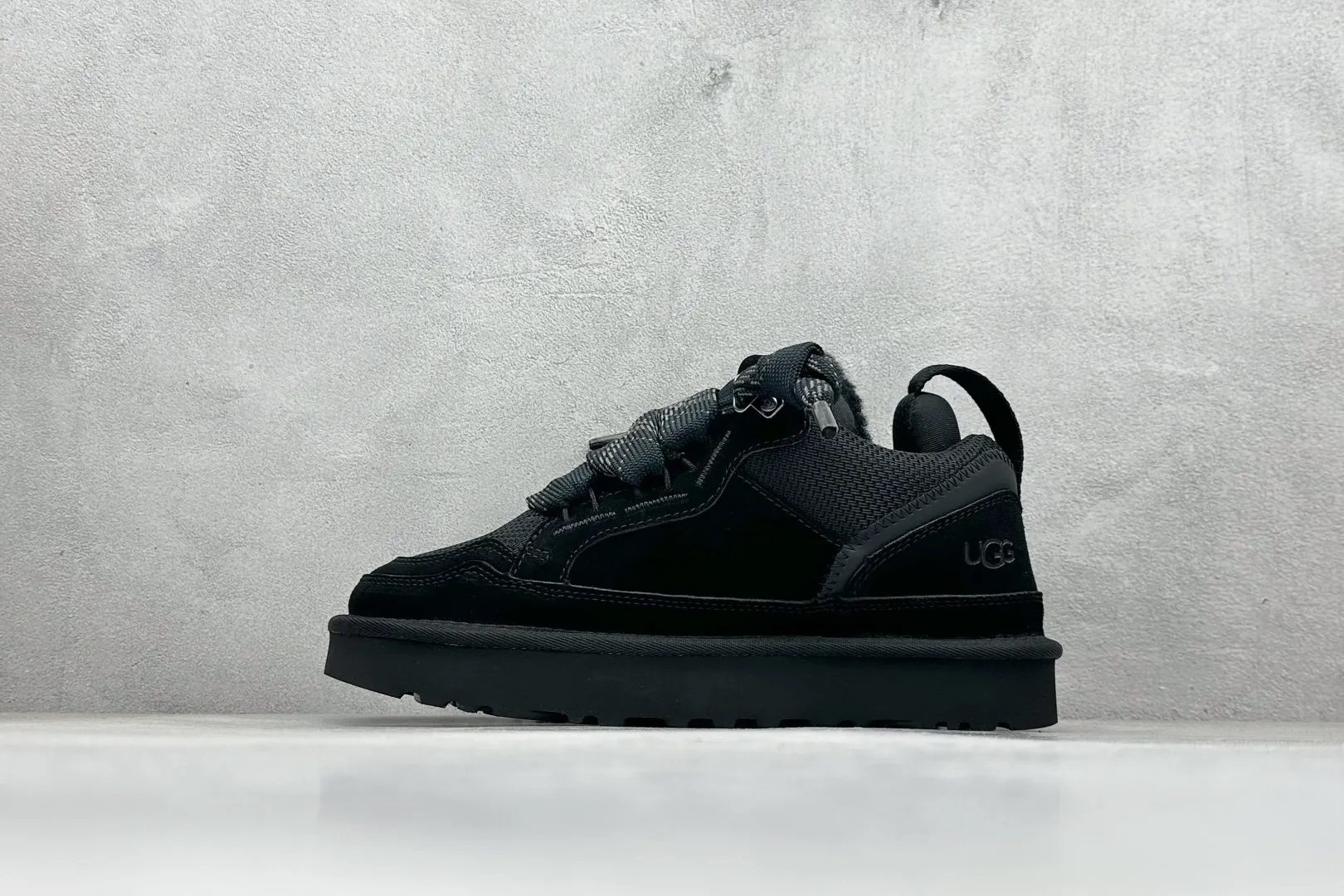 🐲💰 560 supports store UGG Mel style upper design, recycled ballistic canvas mesh, high-quality suede upper, two-color flat shoelaces. The inner material of the shoe is made of Longfeng sheep fur. Furry lining keeps warm and locks in heat. The sole material is a comfortable Treadlite by UGG EVA light wing outsole. Item number: 1144032 Size: 35-43